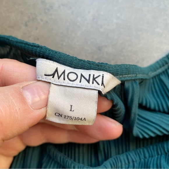 MONKI from ASOS Cropped Pleated Flowy Blouse - Picture 2 of 7